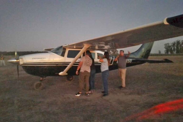 interceptaron-una-avioneta-narco,-secuestraron-450-kilos-de-cocaina-y-detuvieron-al-piloto