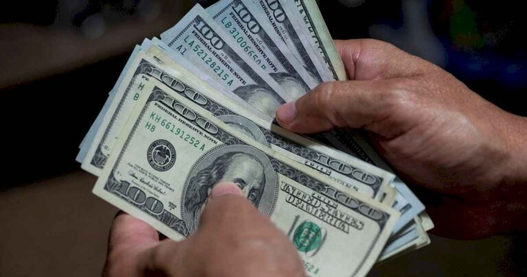 dolar-hoy:-a-cuanto-cotizan-el-oficial-y-sus-diferentes-tipos-de-cambio-este-viernes-01-de-noviembre