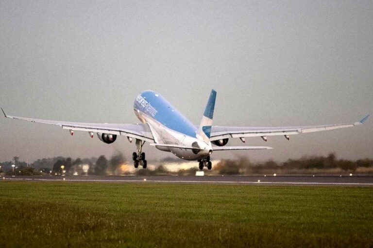 aerolineas-argentinas-tuvo-que-cancelar-vuelos-por-una-nueva-huelga