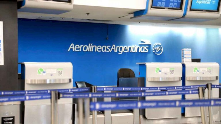 aerolineas-argentinas-suspendio-las-paritarias-hasta-que-los-gremios-no-levanten-las-medidas-de-fuerza