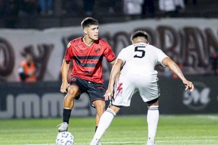 liga-profesional:-platense-y-deportivo-riestra-quedaron-a-mano