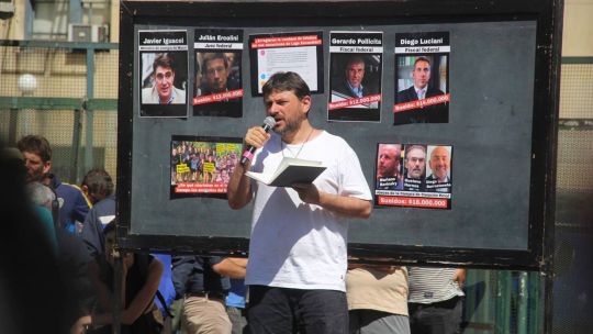 «De corrupta no tiene un pelo»: Grabois dio una «clase pública» callejera en Comodoro Py antes del fallo contra Cristina Kirchner