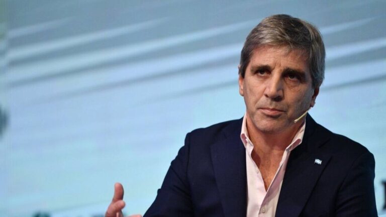 Luis Caputo: «El año que viene se va a salir del cepo al dólar»