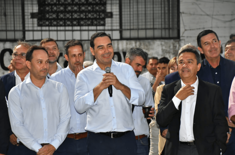 En el Club Central Goya, Valdés inauguró iluminación y anunció construcción de tinglado para la institución