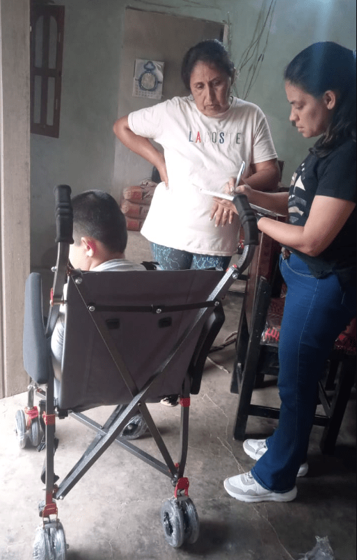 El COPRODIS entregó una silla de rueda pediátrica