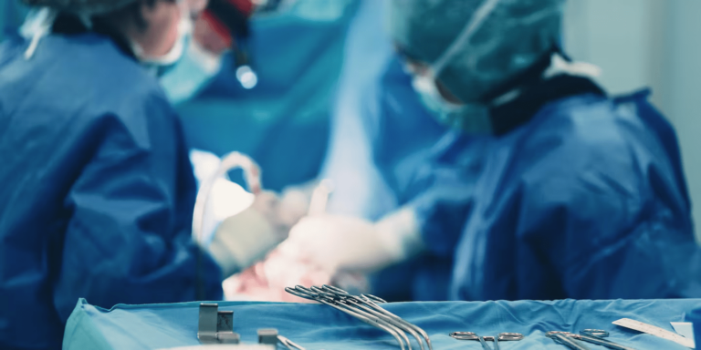 Médicos argentinos realizaron con éxito la primera cirugía fetal en un hospital público