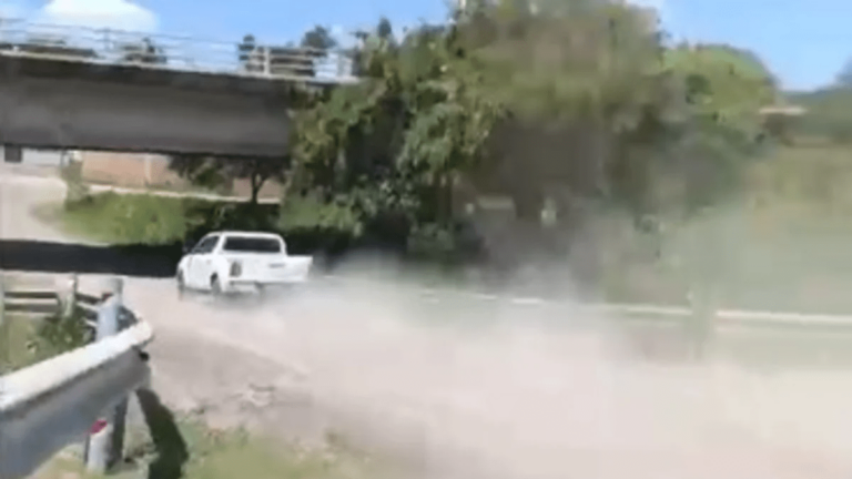 Una camioneta logró cruzar a Corrientes tras un tiroteo y persecución contra la Policía