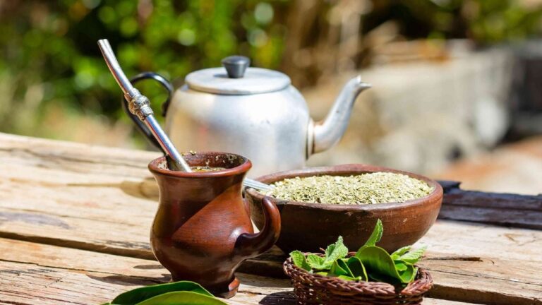 Yerbateros advierten conflictos con la yerba mate por causa de la crisis