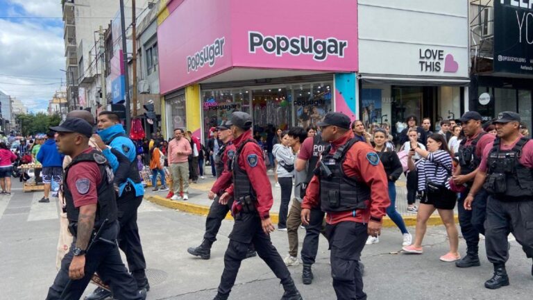 Escándalo en la avenida Avellaneda: corridas y detenidos en medio de una multitud que estaba de compras navideñas