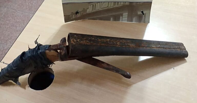 Armas tumberas en La Plata: cayó un nene de 12 años con un pistolón hecho con caños oxidados, culata de madera y cinta aisladora