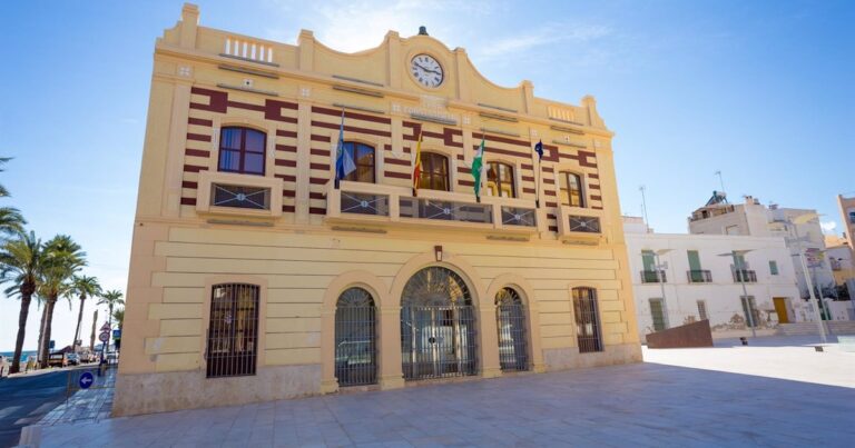 Abren juicio oral al teniente alcalde de Garrucha (Almería) por difundir datos personales de ediles del PSOE