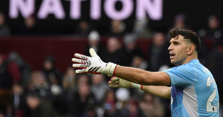 Con Dibu Martínez en el arco, el Aston Villa venció 2 a 1 al Manchester City