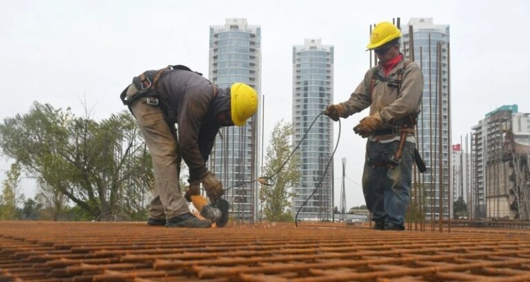 La actividad de la construcción cayó 4% en octubre