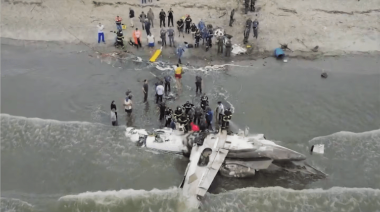 Un avión se estrelló en la costa de San Pablo.