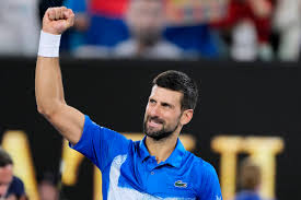 Novak Djokovic rompió un récord de Roger Federer tras otra victoria en Australia.