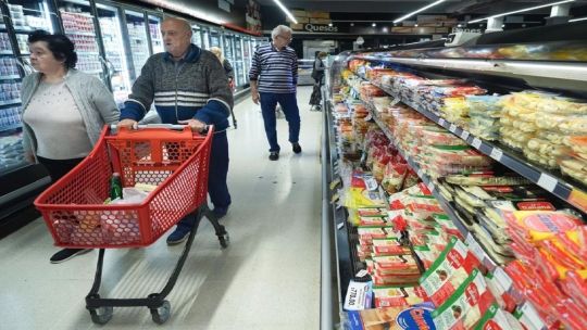 Crecieron las ventas en supermercados y mayoristas en noviembre, pero siguen por debajo de 2023