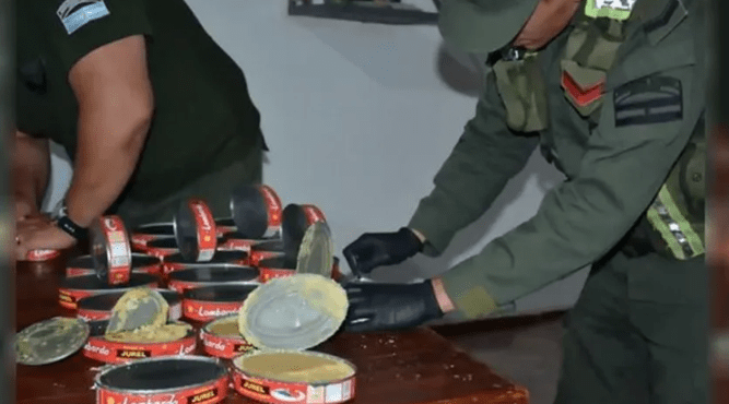En latas de pescado intentan ocultar 12 kilos de pasta base de cocaína