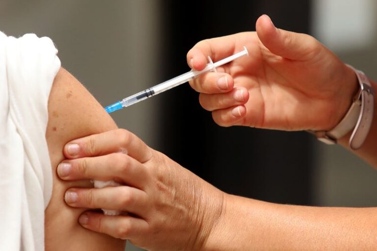 Salud Pública recuerda quiénes deben recibir la vacuna antigripal y refuerzos por Covid-19