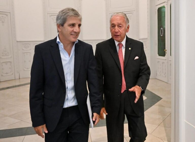 Tocado, Caputo tuvo que desmentir la pelea con Milei