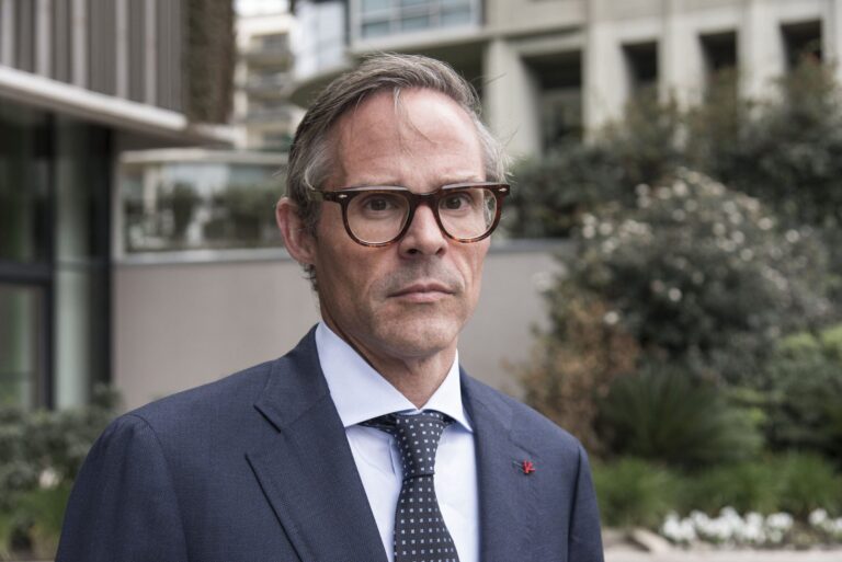 Los dudosos anzuelos de Foster Gillett, el millonario que quiere ser querido
