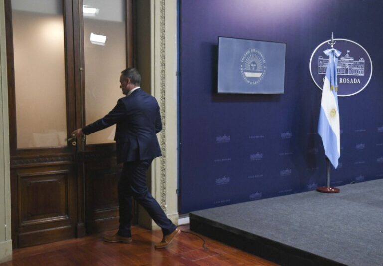 El gobierno tuvo que dar de baja la licitación de la Hidrovía y ahora deberá cambiar los pliegos