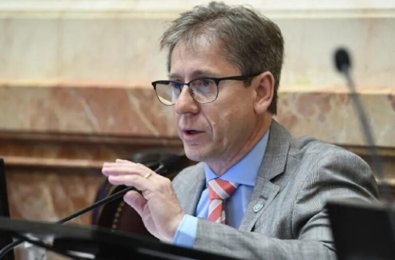 Vischi respalda una comisión para investigar el «criptogate»