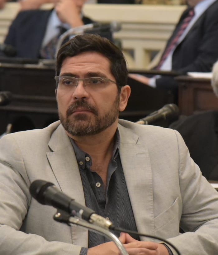 El dedo viene de Buenos Aires , y se decide para satisfacer a La Cámpora
