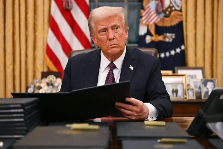 Un juez federal bloqueó la orden de Trump que restringe la ciudadanía por nacimiento
