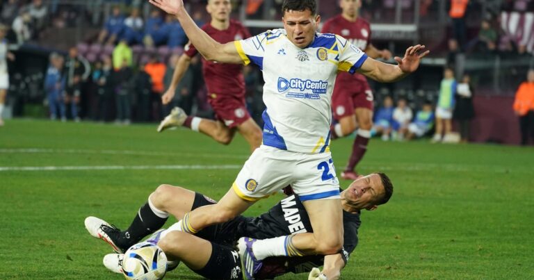 Publican el audio del VAR del penal que Merlos le dio a Central ante Lanús: un cambio de opinión y el «no seas ladrón» que le costó la expulsión a Izquierdoz