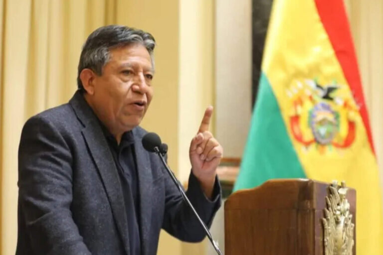 David Choquehuanca contrató a un poeta para que reseñe sus conquistas imaginarias