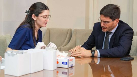 Santa Fe lanzó los «narcotest» sorpresa a políticos y policías: el gobernador Pullaro fue el primero en realizárselo