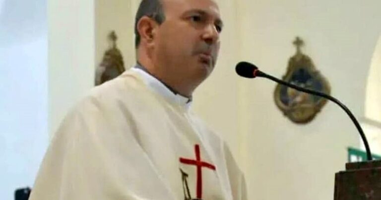 Condenaron a un sacerdote en Santa Fe por abusar de un adolescente en un campamento scout