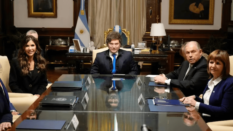 El Gobierno espera que Trump habilite a los argentinos a entrar sin visa a EE.UU. antes del Mundial de 2026