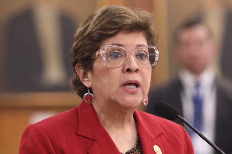 Ecuador llegó a ser el segundo país con más ministerios