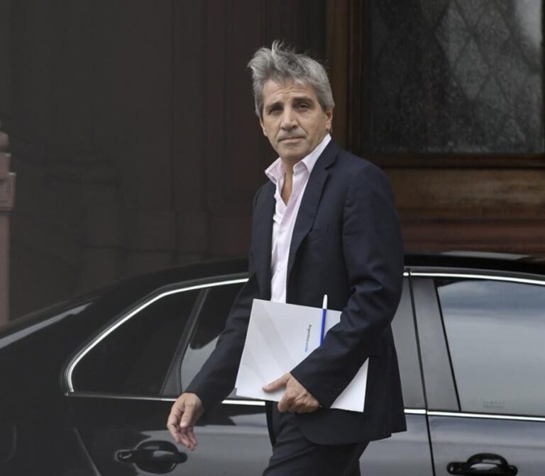 Caputo raspa la olla y obliga a los organismos públicos a comprar bonos del Tesoro