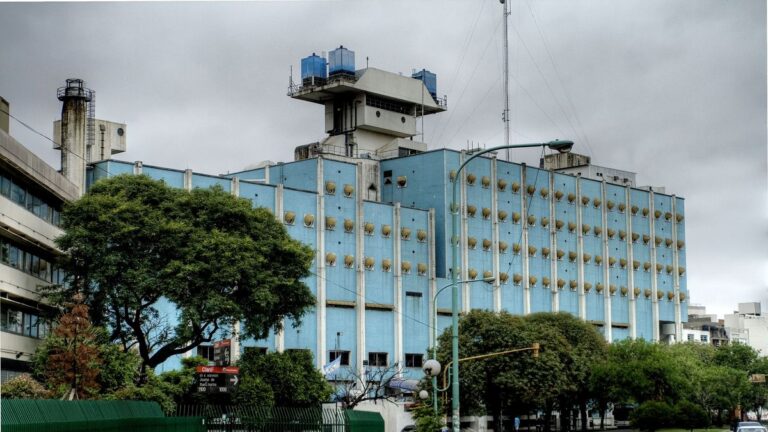 Anuncian paro en el Hospital Naval: despedirían 560 trabajadores tras una decisión de la Armada