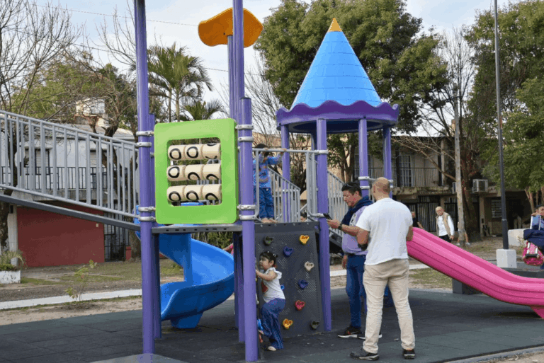 La Municipalidad habilitó nuevas obras en la Plaza Cazadores Correntinos