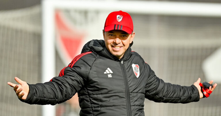 El Muñeco Gallardo y las dificultades que les plantea el fútbol argentino a los campeones del mundo