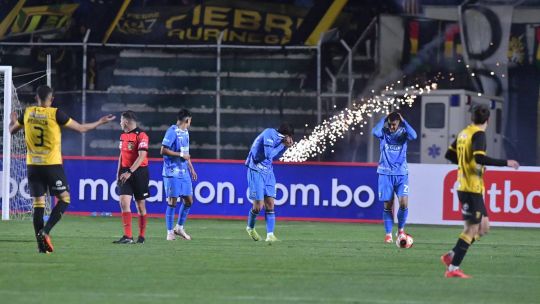 El futbolista cordobés Martín Chiatti habló de la agresión con bengalas de hinchas en Bolivia: «Esto no puede volver a pasar»