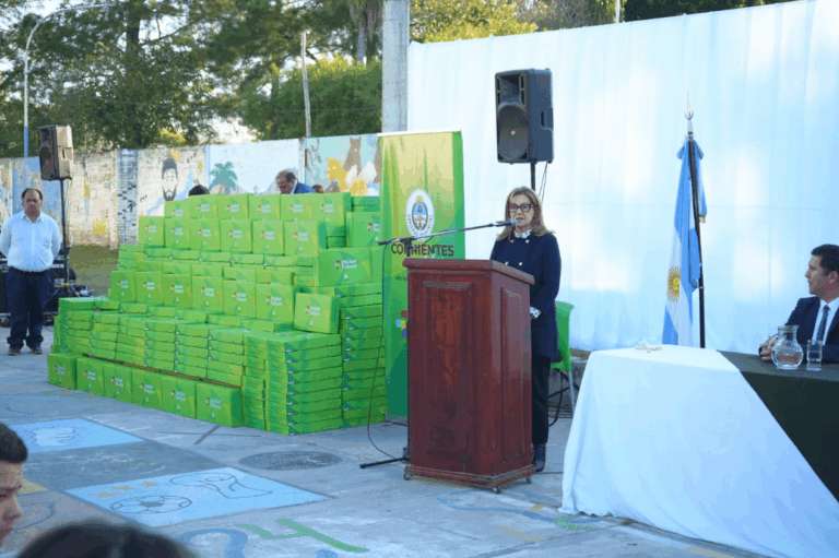 Más de 900 alumnos de Santa Lucía ya cuentan con notebooks de Incluir Futuro