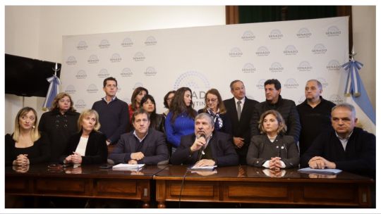 Senadores de UxP repudiaron los vetos de Milei mientras diputados de la oposición demoran el tratamiento por miedo a una derrota