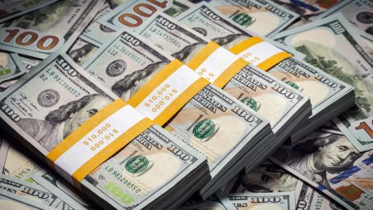 Expectativa por el dólar, que tocó su mayor valor desde la salida parcial del cepo
