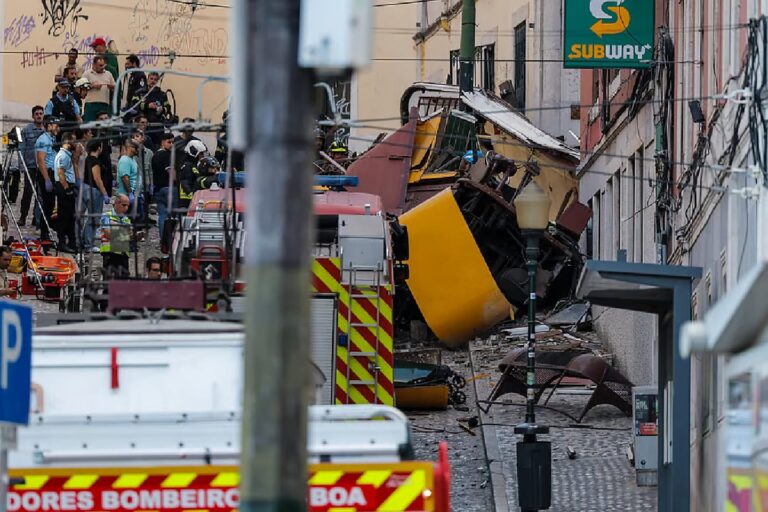 Al menos 15 muertos y varios heridos graves tras descarrilar un funicular en Lisboa