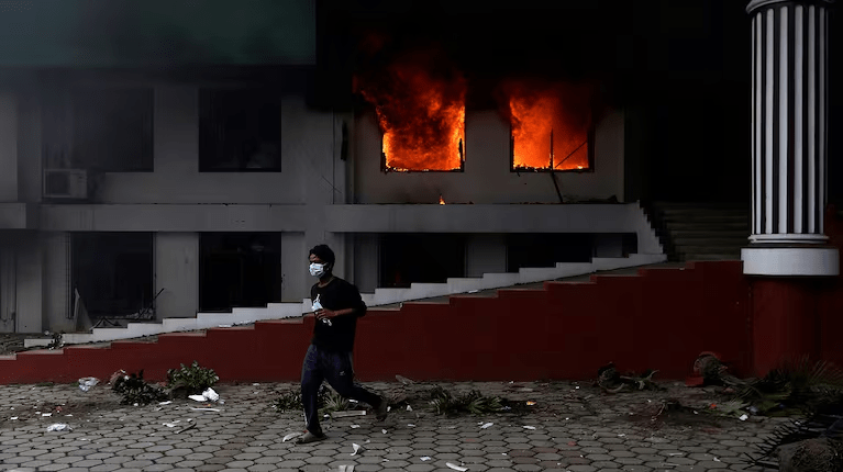 Horror en Nepal: quemaron viva a la esposa de un ex primer ministro durante las protestas
