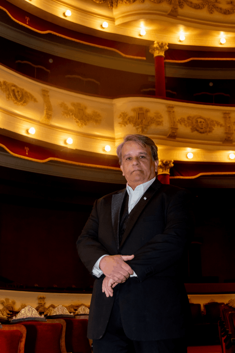 Emilio Aguilera trae un concierto de novelas al Teatro Vera