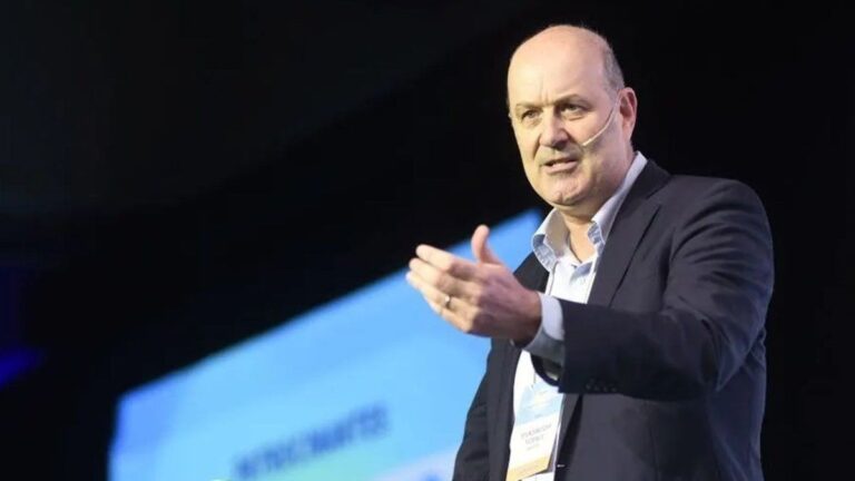 Federico Sturzenegger, crítico por la falta de exportaciones mineras: «Somos unos pelo…»