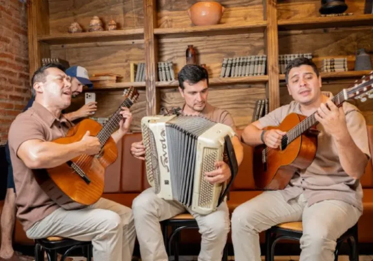 Raíz Guaraní presenta a orillas del río su disco Nostalgioso compás