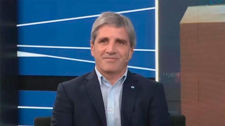 Luis Caputo celebró la inflación mayorista «más baja desde 2017» y destacó el programa económico