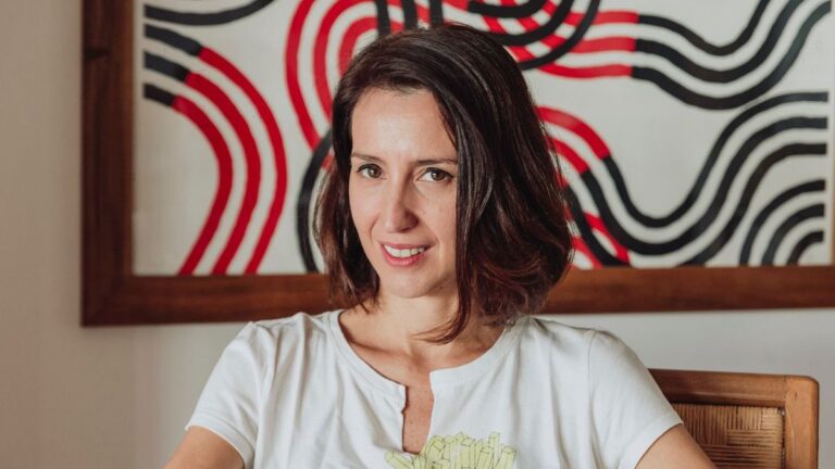 «La ficción del ahorro», la novela premiada que vuelve al 2001 argentino