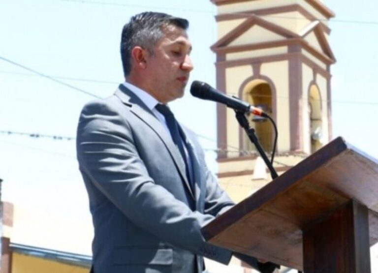 Intendente correntino se bajó el sueldo y pide declarar la emergencia económica